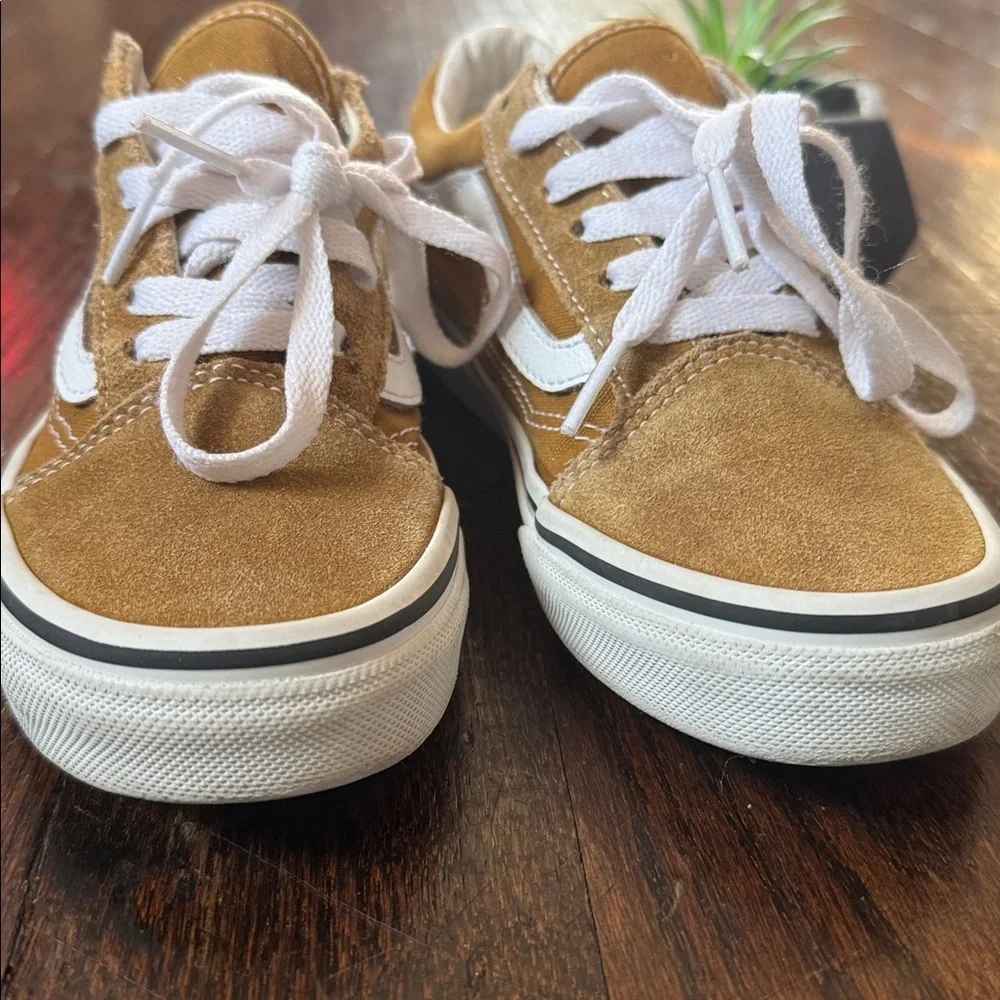 Vans Tan Kids Sneakers with White Laces size 3